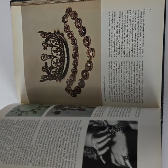 Fashion From Ancient Egypt To The Present Day By Mila Contini - Picture 12 of 16